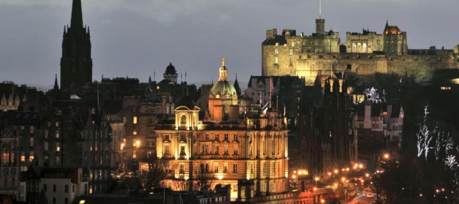 Photo of Edinburgh City at night